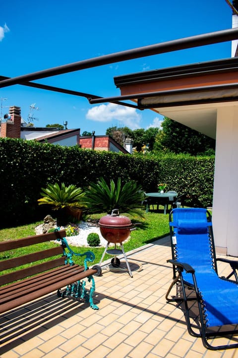 Patio, Garden, Garden view, sunbed