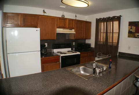 SOUTHWINDS 102 LUXURIOUS CONDO 3 minute walk to beach access Apartment in South Padre Island