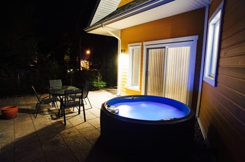 Patio, Hot Tub