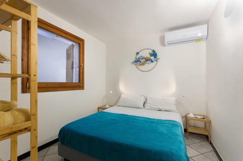 Bedroom, air conditioner