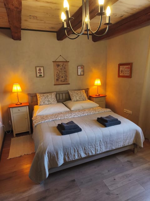 Bed, Decorative detail, Decorative detail