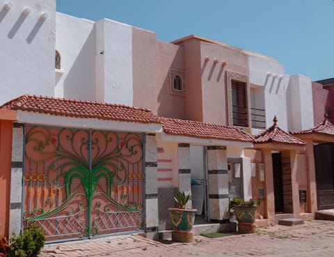 Property building, Day