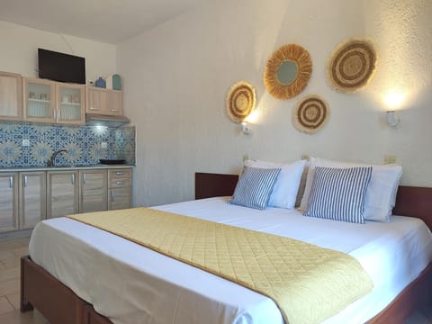 Bed, Kitchen or kitchenette, Photo of the whole room, Bedroom
