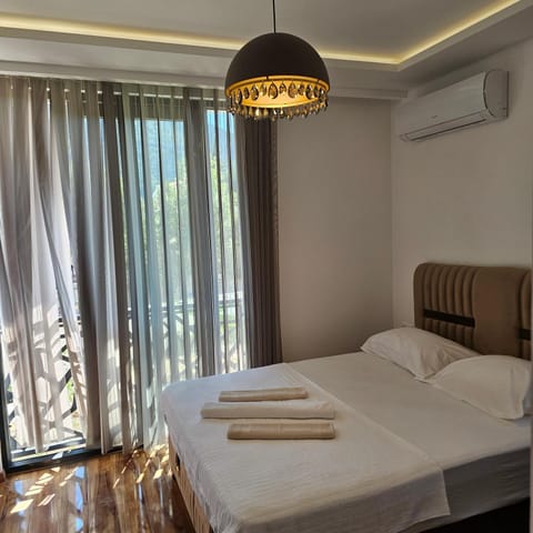 Bedroom, internet, towels, air conditioner