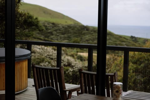 Foudre Suite with Hot Tub at Barrelled Wines Raglan Apartment in Raglan