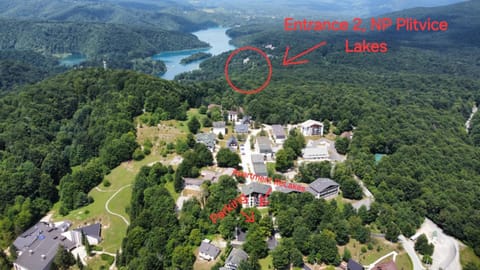 Day, Neighbourhood, Natural landscape, Bird's eye view, Lake view, Mountain view, River view