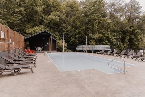 Misty Mountain Sunrise House in Pigeon Forge