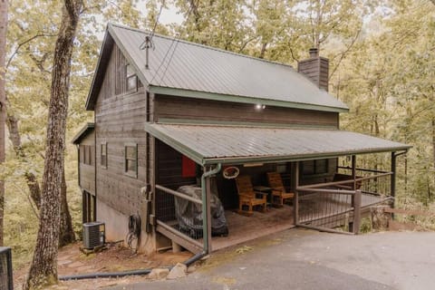Misty Mountain Sunrise House in Pigeon Forge