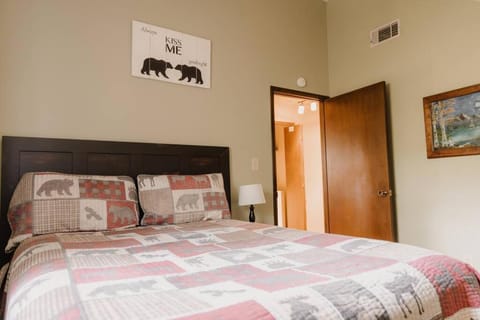 Misty Mountain Sunrise House in Pigeon Forge