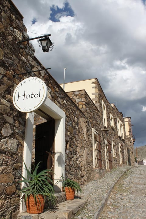 Property building, Facade/entrance