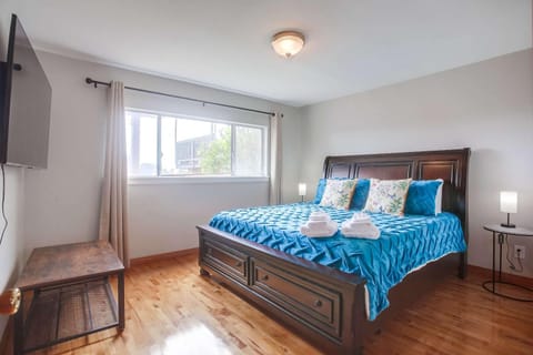 100 Yards Ocean & Surfing Ocean Views Backyard House in Pacific Beach