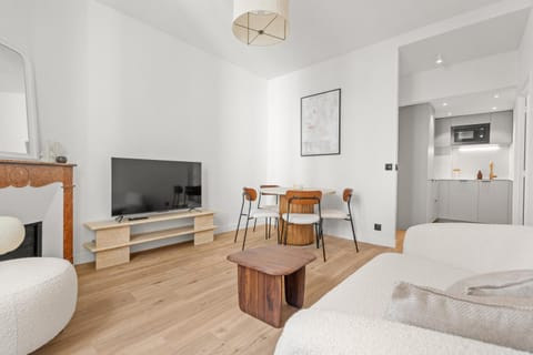TV and multimedia, Kitchen or kitchenette, Living room, Dinner, kitchen