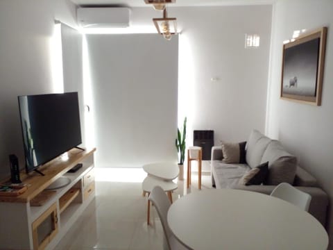 TV and multimedia, Living room, Seating area, air conditioner