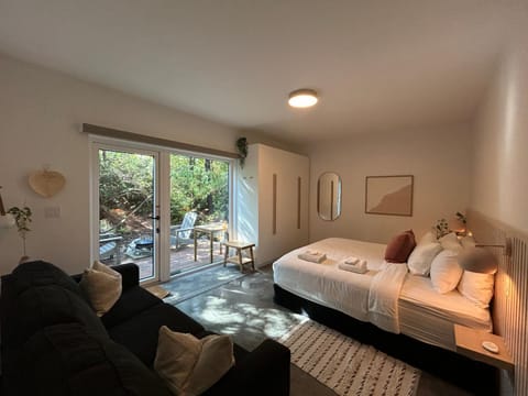 White Haus 2 - Rainforest heaven close to beaches Apartment in Ucluelet