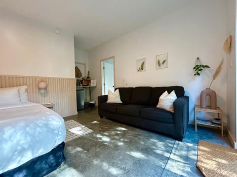 White Haus 2 - Rainforest heaven close to beaches Apartment in Ucluelet