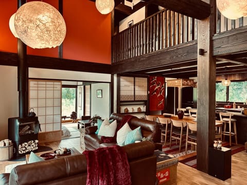 Communal lounge/ TV room, TV and multimedia, Living room, Lounge or bar, Seating area, Dining area, fireplace
