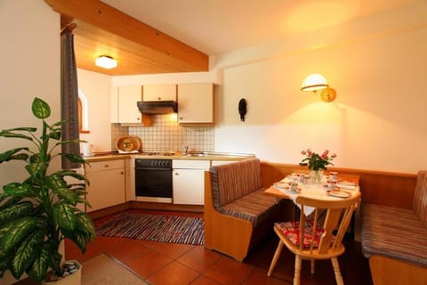 Kitchen or kitchenette, Seating area, Dining area