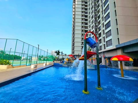 Communal lounge/ TV room, Day, People, Children play ground, Aqua park, Evening entertainment, Pool view, Swimming pool, Swimming pool, group of guests