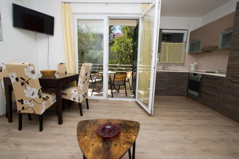 TV and multimedia, View (from property/room), Living room, Dining area