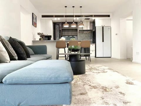 Kitchen or kitchenette, Living room, Seating area, Dining area, minibar, oven, pet friendly, stove