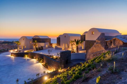 Property building, Natural landscape, Sea view, Sunrise