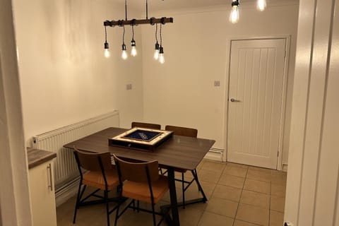 Stylish Miners Cottage, Treorchy, Rhondda Apartment in Wales