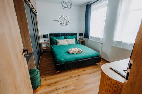 Bed, Bedroom, towels, wardrobe