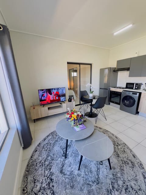Communal lounge/ TV room, TV and multimedia, Kitchen or kitchenette, Living room, Seating area