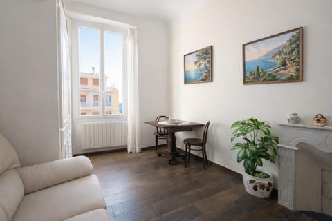 Living room, Seating area, hair dresser