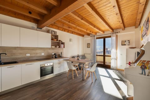 Living room, Dining area, Mountain view