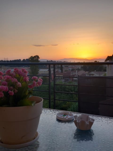 View (from property/room), Balcony/Terrace, City view