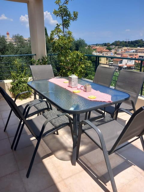 View (from property/room), Balcony/Terrace, City view
