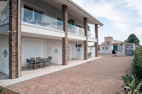 Property building, Balcony/Terrace
