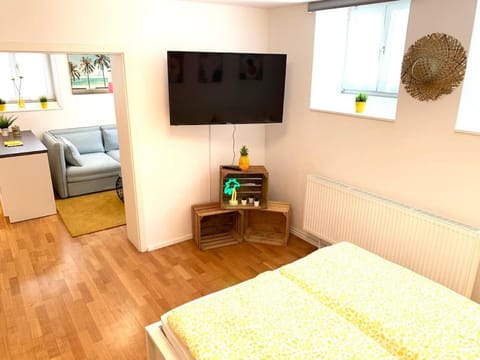 Bed, TV and multimedia, Evening entertainment, Bedroom