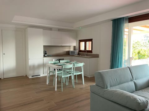 Kitchen or kitchenette, Living room, Dining area