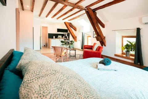 Bed, Photo of the whole room