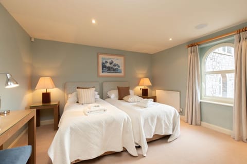 Property building, Bed, Bedroom, towels