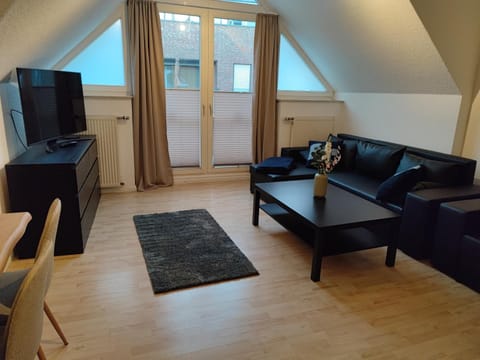 Communal lounge/ TV room, TV and multimedia, Living room, Seating area, Evening entertainment