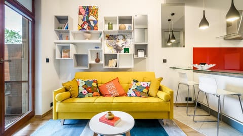 Kitchen or kitchenette, Living room, Seating area, Dining area