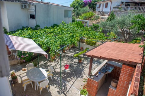 Property building, Spring, Garden, Balcony/Terrace