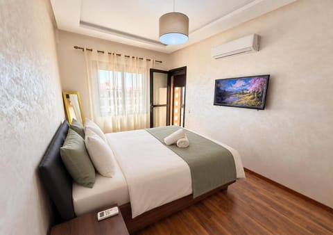 Photo of the whole room, Bedroom