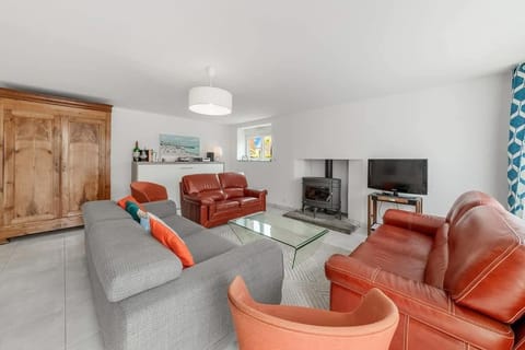 Communal lounge/ TV room, TV and multimedia, Living room, Seating area