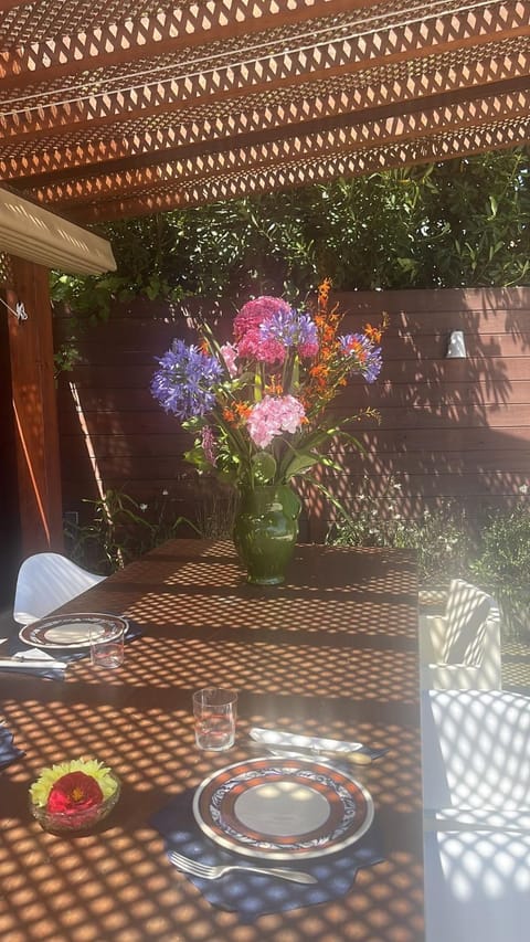 Patio, Day, Garden, Dining area, Garden view