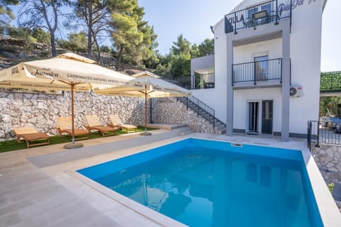 Property building, Patio, Swimming pool, sunbed
