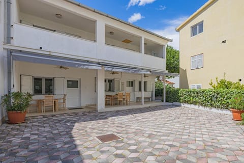 Property building, Seating area