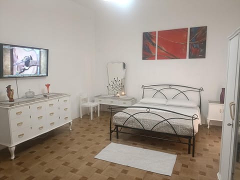 Bed, TV and multimedia