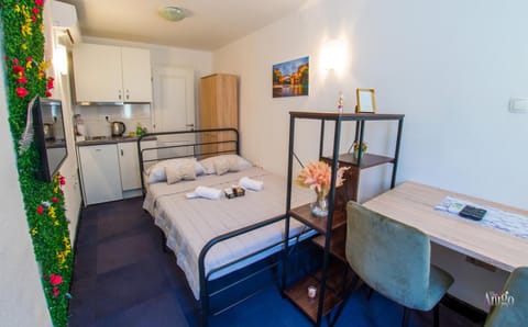 Bed, Kitchen or kitchenette, stove, towels, air conditioner