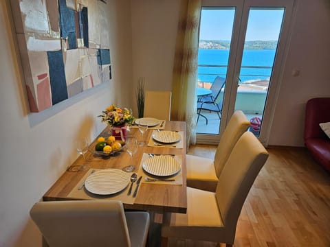 Seating area, Dining area