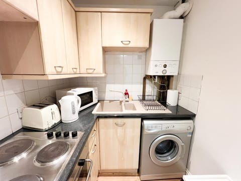 Chic Minimalist Retreat in Ibrox Apartment in Glasgow