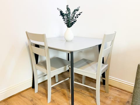 Chic Minimalist Retreat in Ibrox Apartment in Glasgow